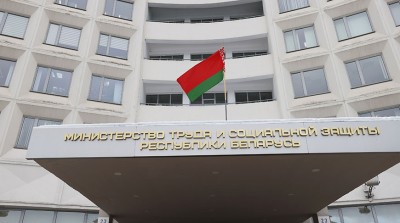 Минтруда: с 1 июля 2025 года социальные выплаты будут перечисляться только на базовый счет